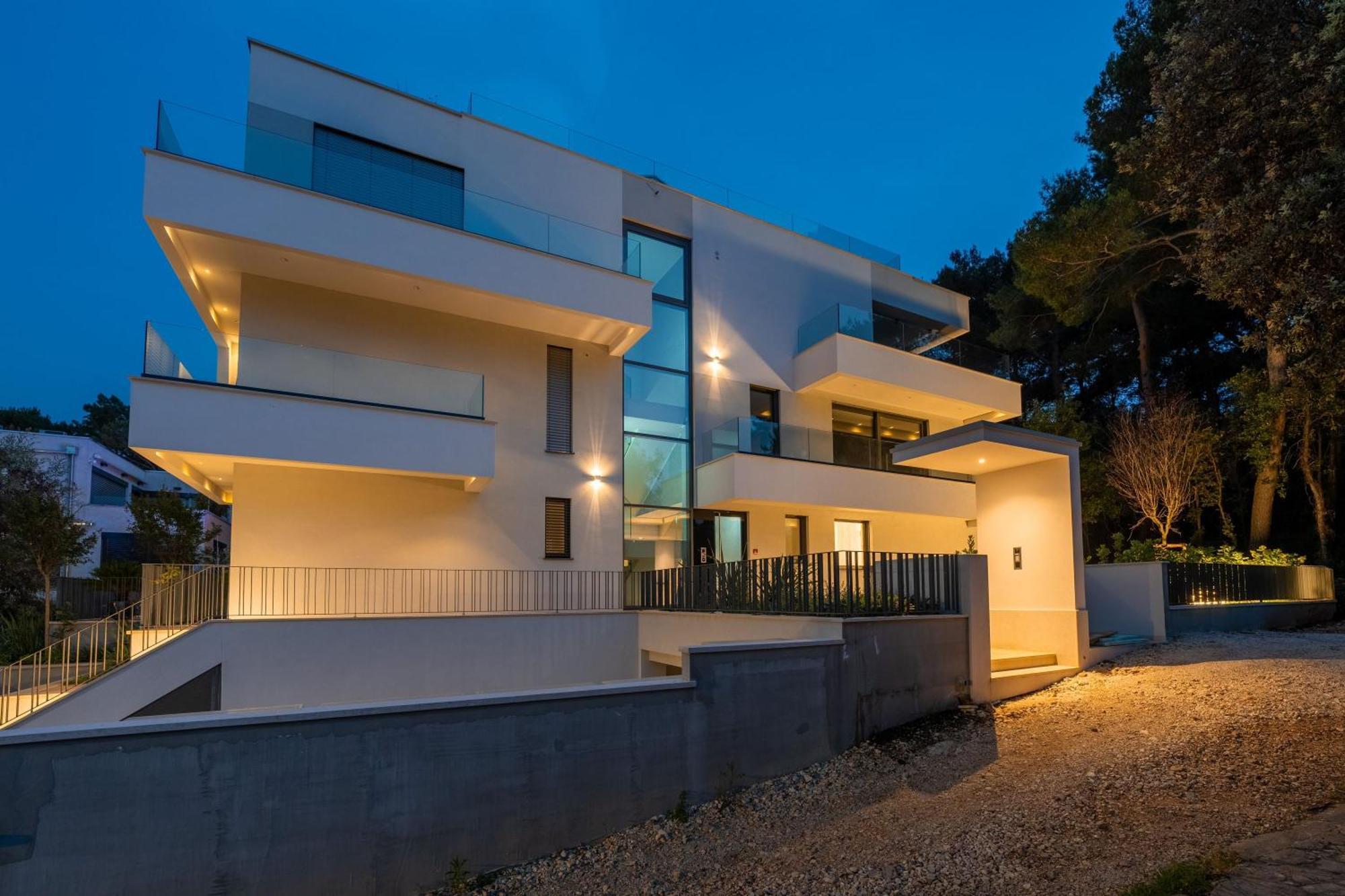 The Q Bliss - Your New 4-Star Hideaway With A Garage Rovinj Ngoại thất bức ảnh